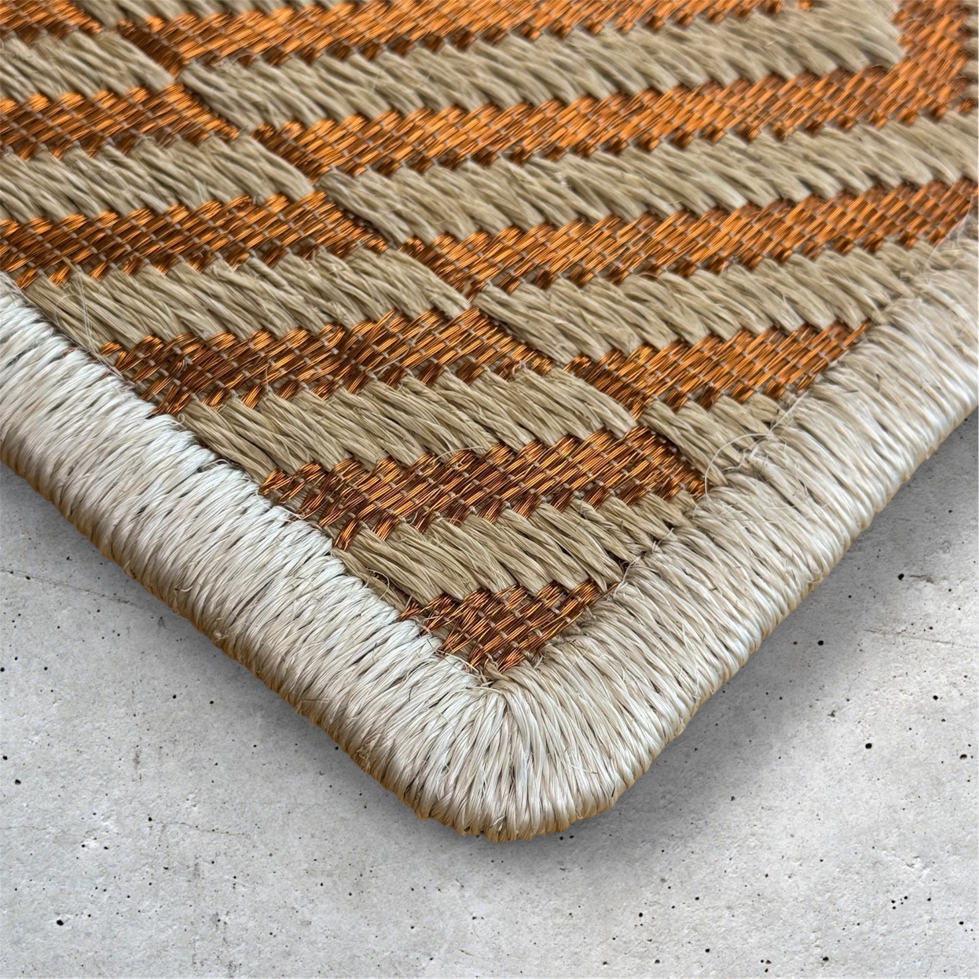 Tapete Tejido Espina de Pescado Doble en Fique y Cobre