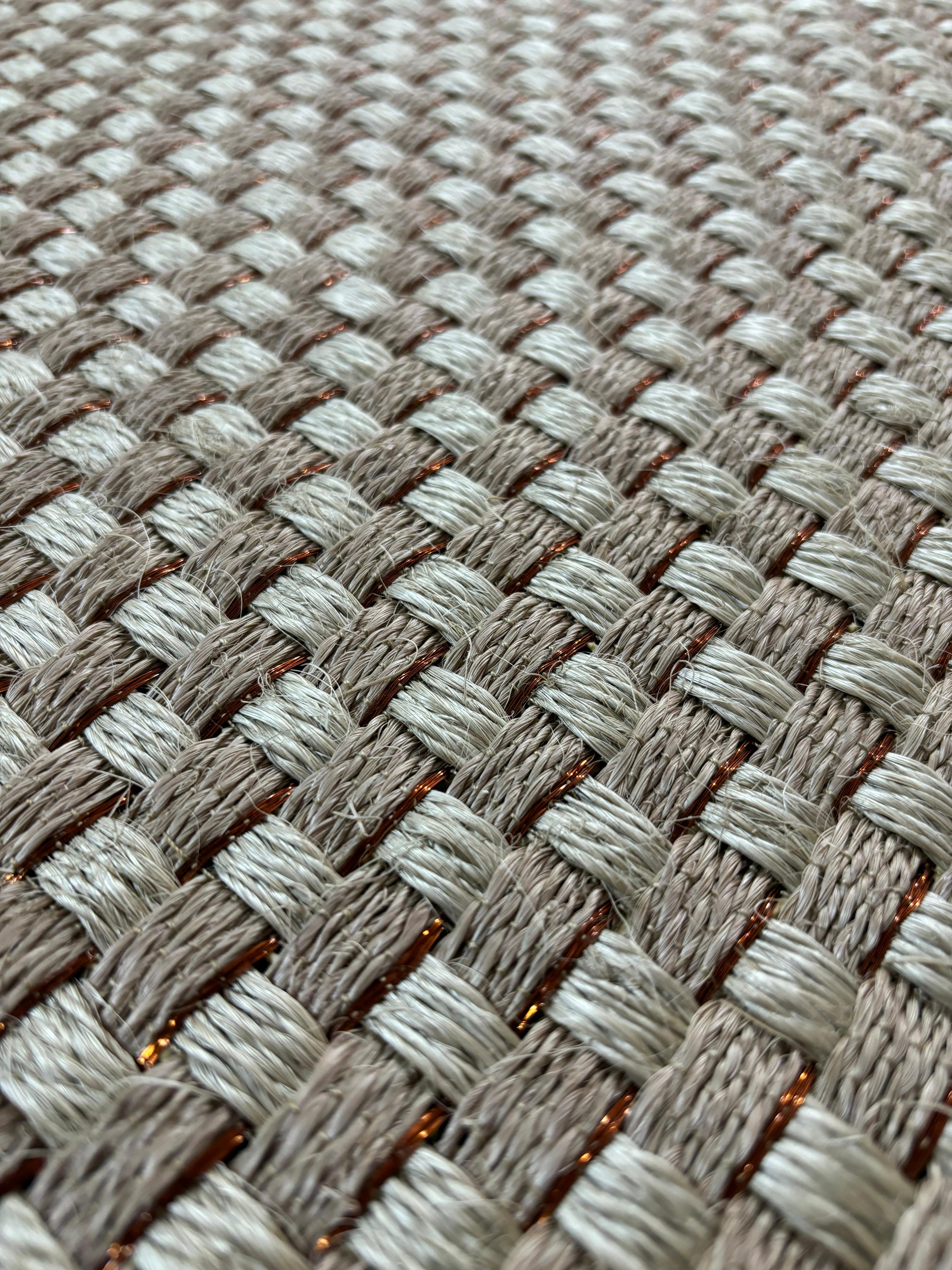 Tapete tejido Canasto combinado en Fique a doble tono con detalle en cobre