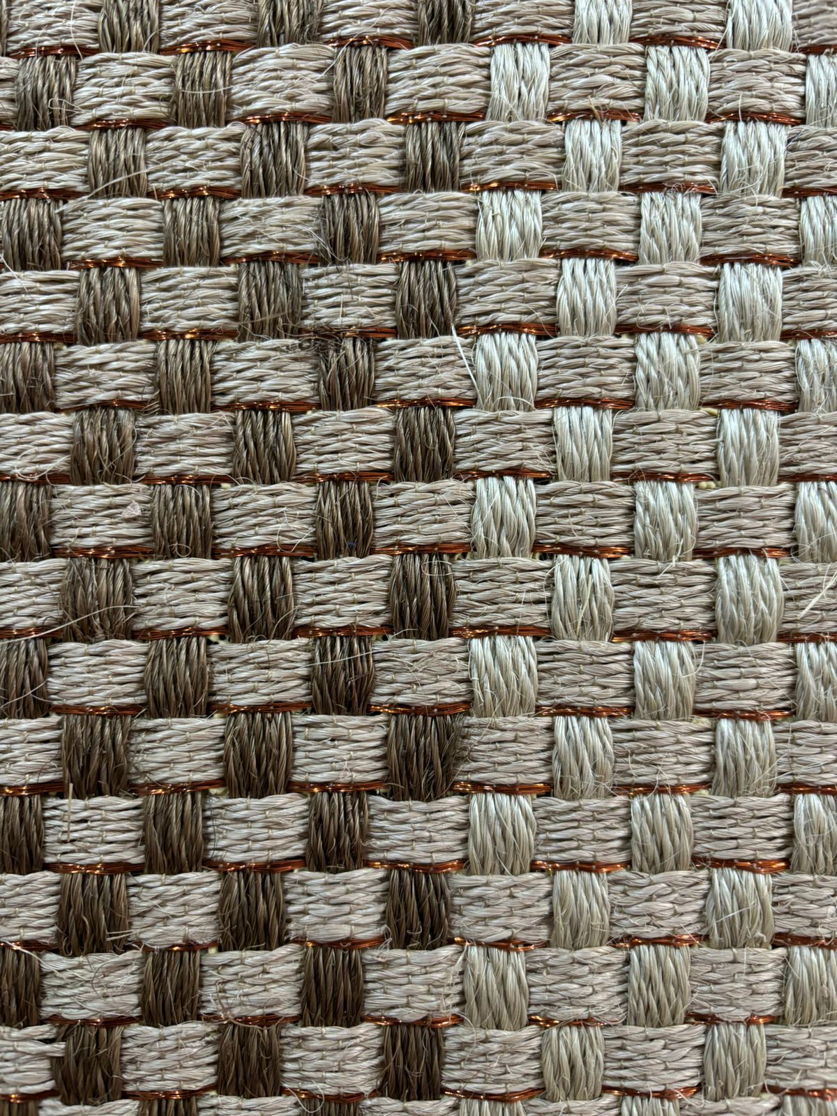 Tapete tejido Canasto combinado en Fique a doble tono con detalle en cobre