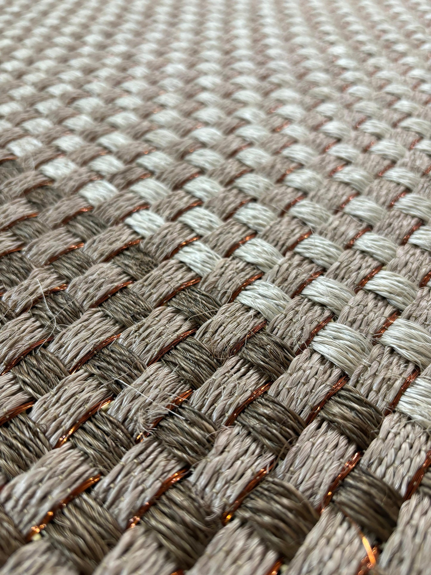 Tapete tejido Canasto combinado en Fique a doble tono con detalle en cobre