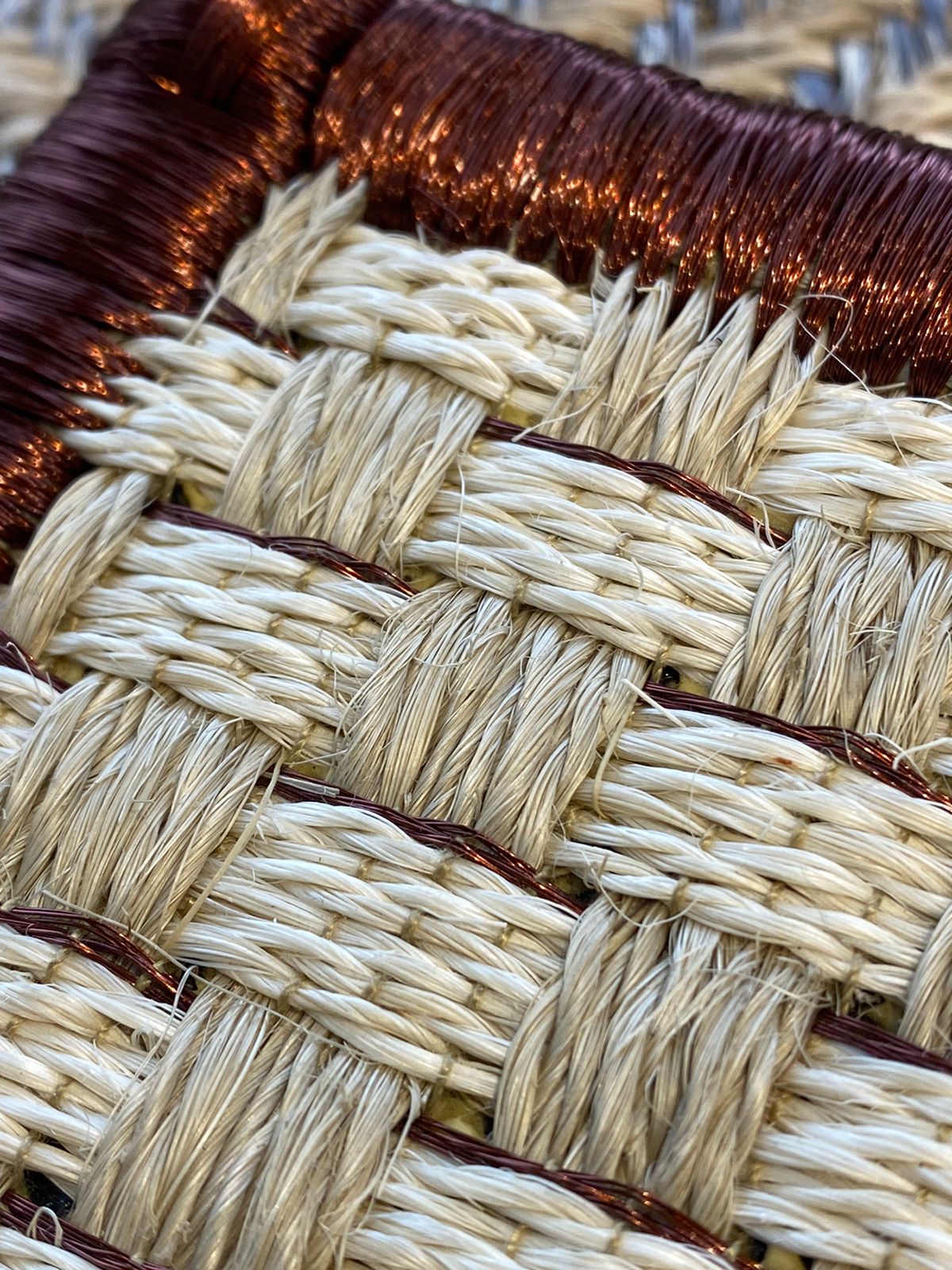 Tapete Tejido canasto en Fique  con Cobre Uva