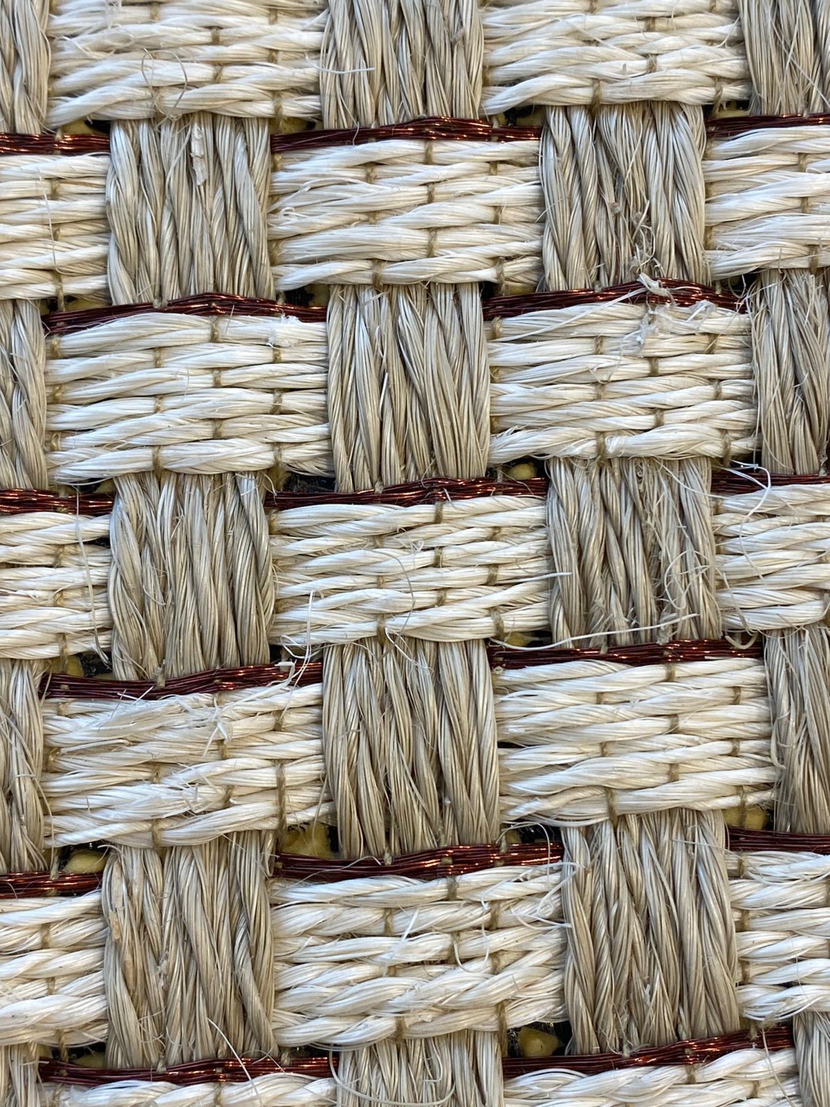 Tapete hecho a mano en Fibra Natural / Tejido Canasto / Fique + Cobre Uva / Esquineros en Cobre uva + Borde en fique